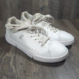On Cloud The Roger Advantage Womens Size 9.5 White Leather Athletic Sneakers